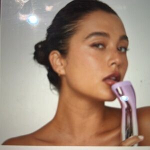 Beambo Lip Gizmo Lip pumping device, new and sealed in unopened pkg.